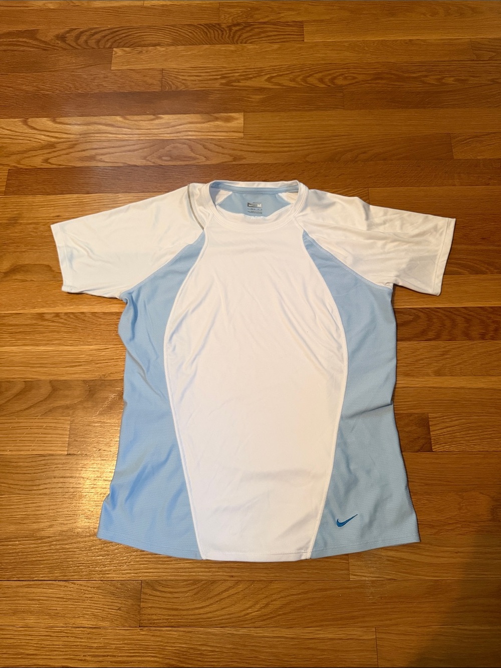 Nike Women’s White and Light Blue Short Sleeve Athletic Tee
